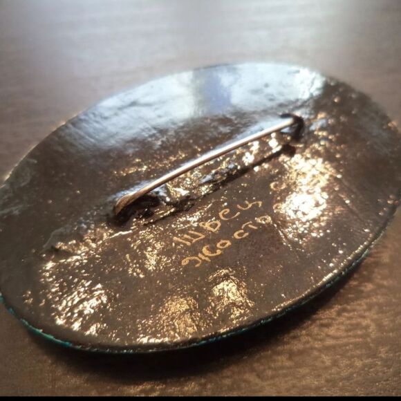 VINTAGE ESTATE SIGNED LACQUERED FLOWER 2 1/8" BROOCH RUSSIAN? - Picture 2 of 3